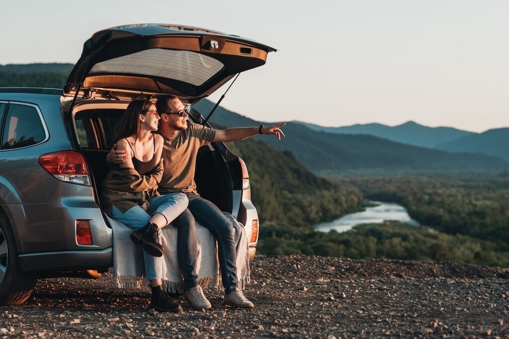 Starší auto na roadtrip: Co si vzít s sebou a co mít raději v záloze?