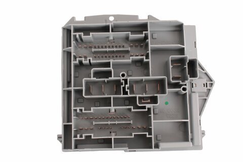 Pojistková skříňka u motoru