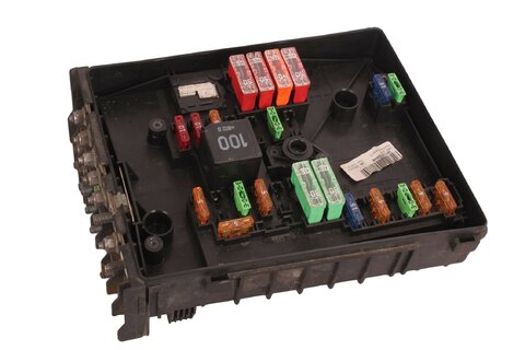 Pojistková skříňka motoru