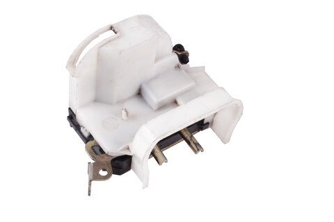 Zámek přední pravý P 5 DV