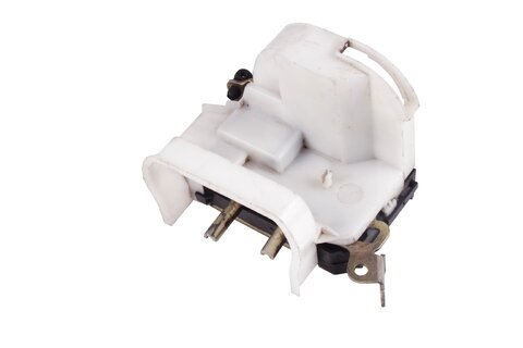 Zámek přední levý L 5 DV