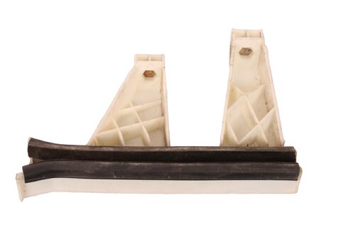 Vodící lišta skla pravých zadních dveří