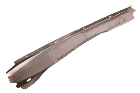 Levá vrchní část předního podběhu