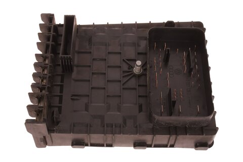 Pojistková skříňka motoru