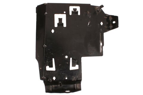 Držák pojistkové skříňky v motorovém prostoru