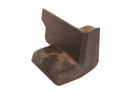 Kryt pojezdu předního pravého sedadla levý