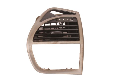 Výdech topení pravý přední 8265W4