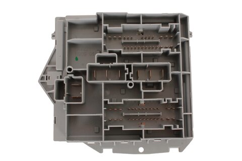 Pojistková skřínka u motoru 2011-