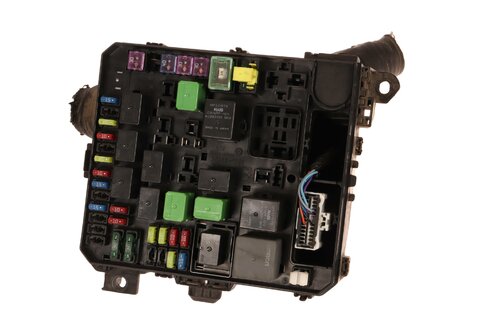 Pojistková skříňka u motoru