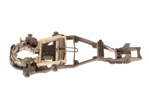 Upevňovací třmen levé přední/zadní kliky 1K0837885A