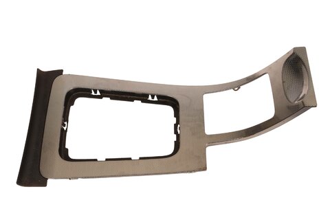 Rámeček řadící páky a držáku nápojů 7589A4