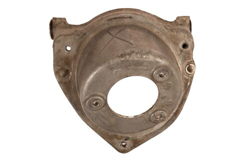 Levý držák předního tlumiče 352718