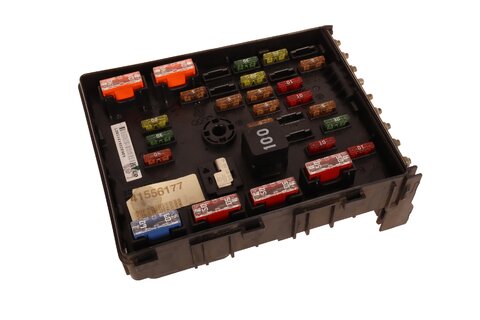 Pojistková skříňka motoru