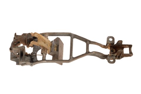 Upevňovací třmen levé přední kliky 7L0837885F