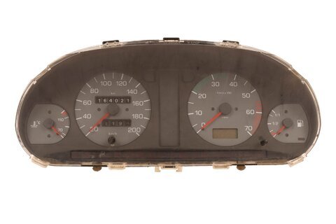 Přístrojový štít s otáčkoměrem