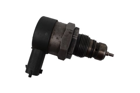 Ventil pro regulaci tlaku paliva