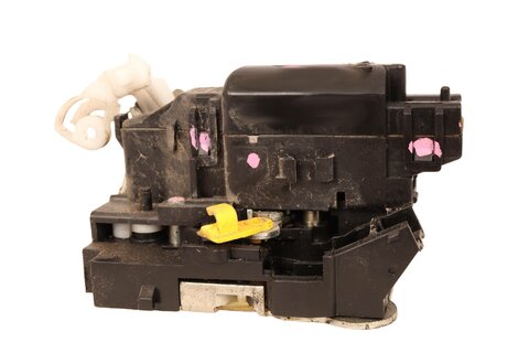 Pravý zámek zadních dveří