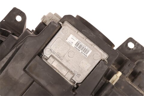 Přední světlomet elektricky ovládaný pravý 260100035R