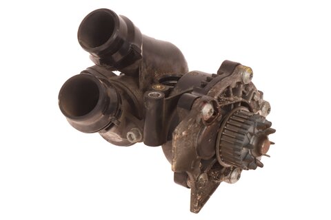 Vodní čerpadlo se skříní regulátoru 06H121026BF