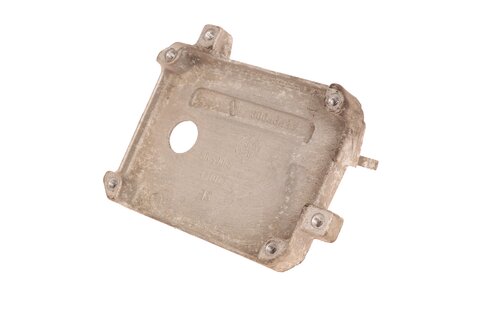 Držák řídící jednotky motoru