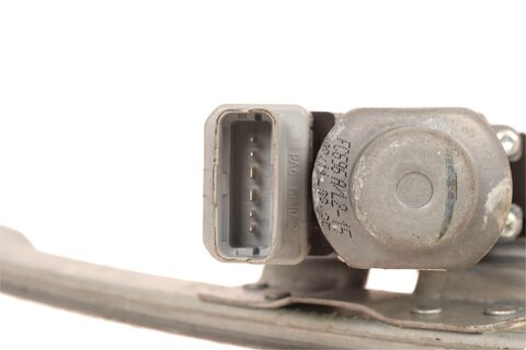 Levá zadní stahovačka (velký oválný konektor) 9223E0