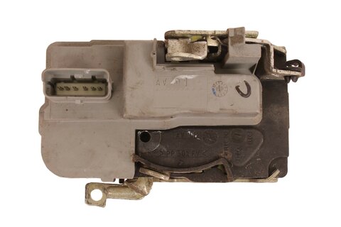 Pravý zámek předních dveří 9136S7