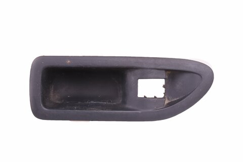 Plastový držák vypínače oken zadních pravých dveří 8200016014