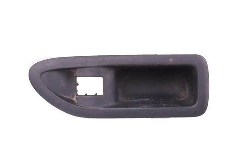 Plastový držák vypínače oken zadních levých dveří 8200016013