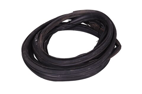 Gumové těsnění zadních dveří vlevo 902569