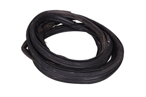 Gumové těsnění zadních dveří vpravo 902570