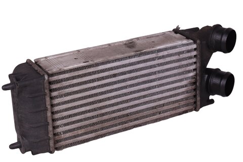 Chladič plnícího vzduchu 0384N9