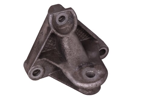 Držák motoru - levý 8200447672 8200000032