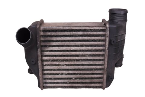 Chladič nasávaného vzduchu - intercooler levý 4F0145805AF