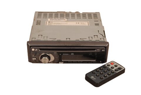 Autorádio s CD, AUX, MP3, univerzální