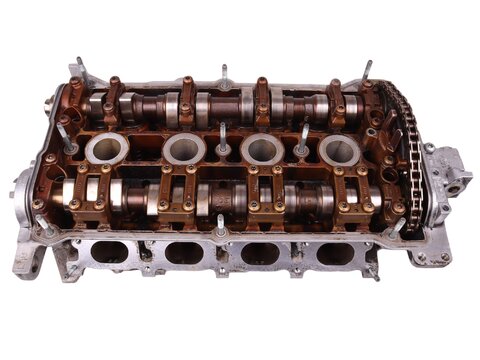 Hlava motoru s hřídelemi a ventily 06A103351L