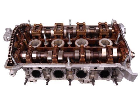 Hlava motoru s hřídelemi a ventily 06A103351L