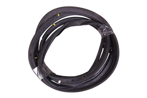 Těsnění dveří vnější přední levé 8E0837911M