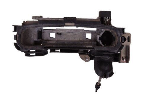 Upevňovací třmen kliky levý přední 8E1837885A