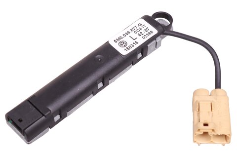 Anténní zesilovač levý 5M0035577G