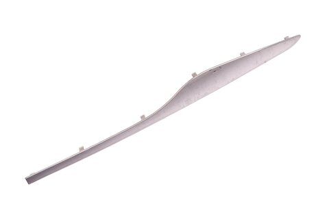 Lišta zadních dveří vnější chromová spodní levá 828213777R