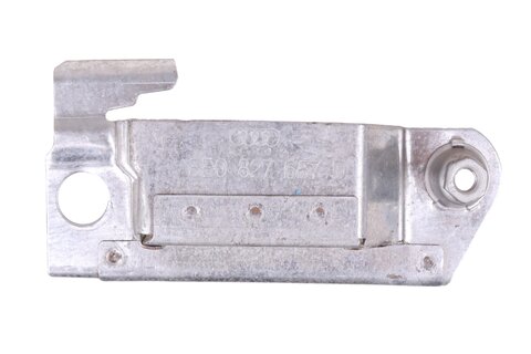 Objímka osvětlení SPZ levá 8E0827657G