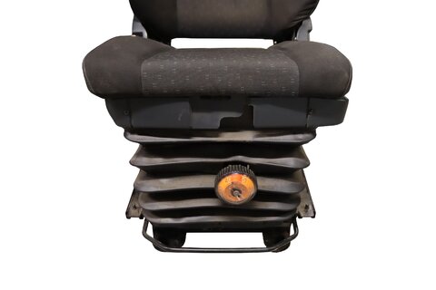 Sedadlo řidiče odpružené černé 93197977