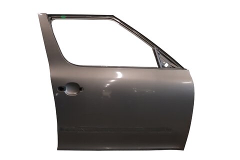 Dveře přední pravé 5L0831056