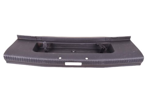 Kryt nákladové hrany zavazadlového prostoru liftback 5E5863459