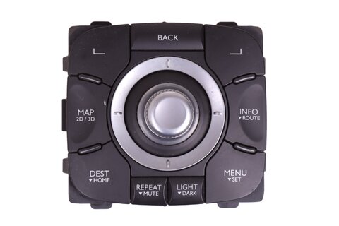 Ovládací panel multimedii