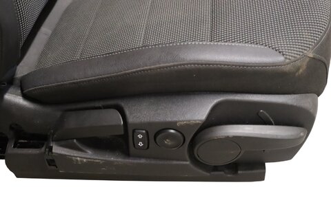 Sedadlo spolujezdce kůže/látka mechanické/elektrické černé (TAEJ) 13333772