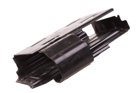 Držák řídící jednotky motoru 8E0907411H