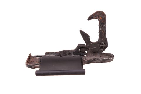 Zámek kapoty (horní díl) 4E0823485B