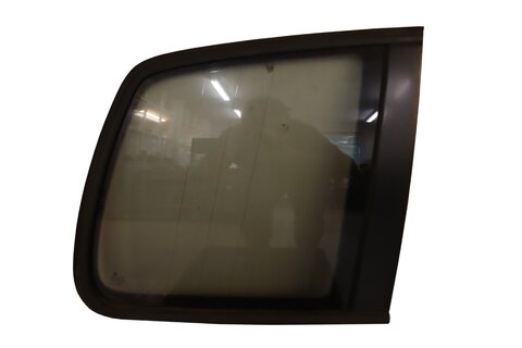 Sklo boční zadní pravé zelené s anténou 1T0845042 BK/AH/AM/AT/BB