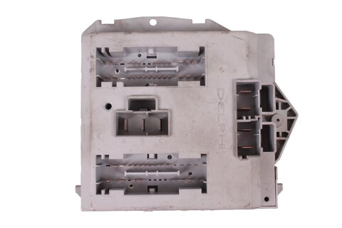 Pojistková skříňka u motoru 46766781